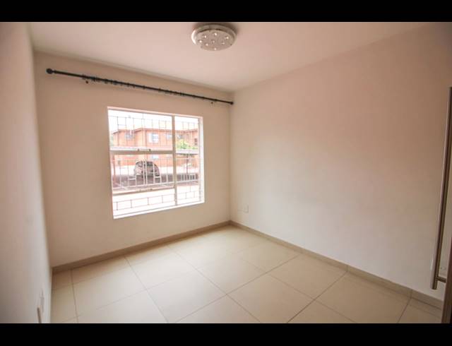 3 BEDROOM TOWNHOUSE TO LET IN NEW REDRUTH